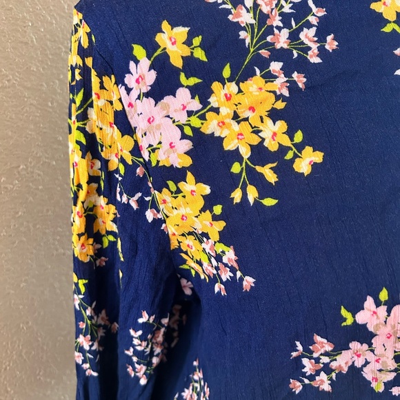 NWOT Floral print long sleeve top - Picture 6 of 6